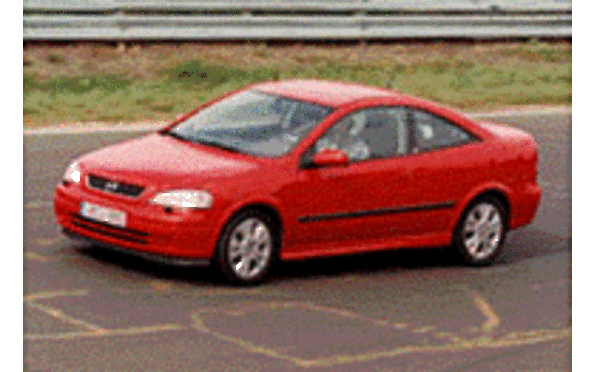 オペル、ベルトーネ製の「アストラクーペ」を発表 【ニュース】 - webCG