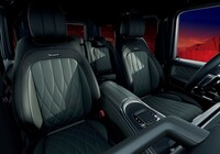 高品質なレザー張りシートや凝ったステッチは当たり前。軍用車を祖とする「Gクラス」の内装は今や、価格なりの高級仕立てとなっている。写真は「AMG G63ローンチエディション」のもの。