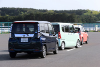 「スマートパーキングアシスト」で駐車が可能なのは、並列駐車では間口の幅が2m以上、縦列駐車では長さが5m以上の駐車スペースとなる。