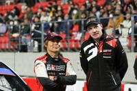 クラッシュが響きポディウムは逃した勝田貴元(写真向かって左)。2024年はトヨタのレギュラードライバーとして、WRC全戦に参戦予定だ。