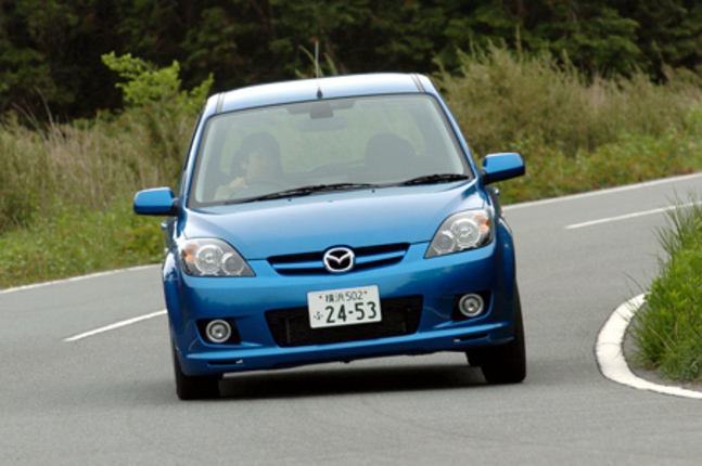 【スペック】全長×全幅×全高=3930×1680×1530mm/ホイールベース=2490mm/車重=1080kg/駆動方式=FF/1.5リッター直4DOHC16バルブ(113ps/6000rpm、14.3kgm/4000rpm)/価格=152万2500円(テスト車=191万7825円/フレンドパッケージ=4万2000円/ユースフルパッケージ=5万7750円/ツーリングパッケージ=3万7800円/フルオートエアコン=3万1500円/パナソニックDVDナビゲーションシステム=22万6275円)