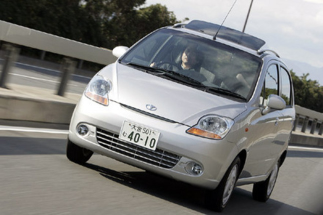 【スペック】
全長×全幅×全高=3495×1495×1518mm/ホイールベース=2345mm/車重=840-850kg/駆動方式=FF/0.8リッター直3SOHC6バルブ(52ps/6000rpm、7.3kgm/4400rpm)/価格=123万円(テスト車=同じ)