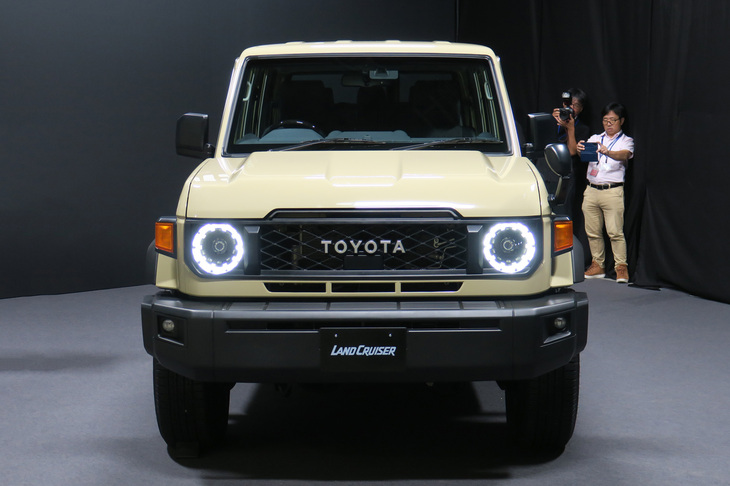 トヨタ・ランドクルーザー“70”(フロント)