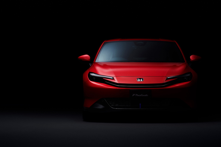 「フレームレッド」のボディーカラーには、歴代最多販売台数を誇った3代目「プレリュード」を中心とした歴代モデルへの思いが込められているとか。ボディーカラーは同色を含め「ムーンリットホワイト・パール」「メテオロイドグレー・メタリック」「クリスタルブラック・パール」の全4色をラインナップ。