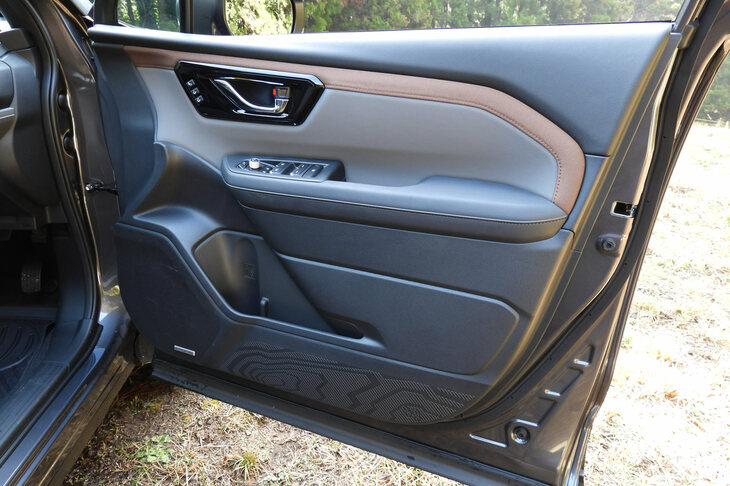 スバル・フォレスター スポーツEX(フロントドアトリム)