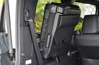 格納の操作は従来モデルより大幅に簡単に。操作が軽くなり、手間数も減ったのに加え、跳ね上げ途中で手を離してもシートが落ちなくなった。