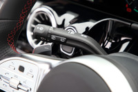 回生ブレーキの強さはシフトパドルで調整可能。「D--」ではかなり強い制動がかかるが、アクセルを抜くだけでは完全停車まではしないように制御されている。