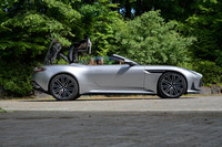 8層構造のソフトトップは14秒で開いて16秒で閉じる。50km/hまでであれば走行中でも操作できる。