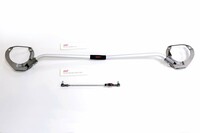 試乗車に装着されていた「フレキシブルタワーバー」(上)と「フレキシブルドロースティフナー リア」(下)。前者はアルミバーの中央にピロボールを組み込んだもので、状況に応じて変わる不均一な車両の挙動を抑制。どんなときもドライバーの意思に忠実で、一体感のある走りに寄与する。