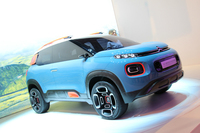 こちらは、シトロエンが出展したコンセプトカー「C-エアクロス」。