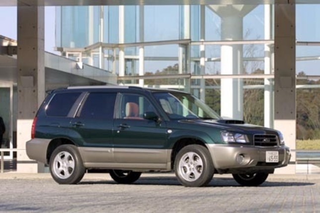 【スペック】全長×全幅×全高=4450×1735×1585mm/ホイールベース=2525mm/車重=1430kg/2リッター水平対向DOHC16バルブ(220ps/5500rpm、31.5kgm/3500rpm)/車両本体価格=229.5万円(テスト車=286.0万円/フィールド&スポーティ&クルージングパッケージ、HIDハイ&ロウビームランプ、サイドエアバッグ、サンルーフ、クリアビューパック)