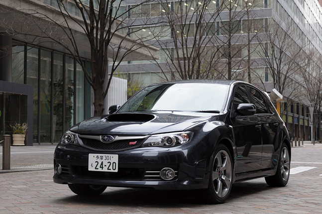 【スペック】全長×全幅×全高=4415×1795×1475mm/ホイールベース=2625mm/車重=1490kg/駆動方式=4WD/2.5リッター水平対向4DOHC16バルブターボ・インタークーラー付き(300ps/6200rpm、35.7kgm/2800-6000rpm)/価格=315万円(テスト車=340万2000円/HDDナビゲーションシステム=25万2000円)