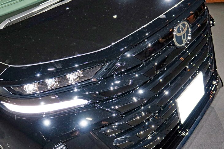 トヨタ・ヴェルファイアZプレミア(ヘッドランプ&フロントグリル)