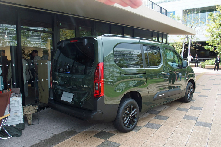 シトロエン・ベルランゴ ロングMAX BlueHDi(リアビュー)