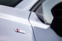 今回は、2リッター直4ターボエンジンと4WDシステム「クワトロ」を組み合わせた車両本体価格628万円の「Q3スポーツバックTFSIクワトロ150kWアドバンスト」に試乗。この個体にはSラインエクステリアや10スポークエアロデザインアルミホイールがセットとなる45万円の有償オプション「Sラインパッケージ」が装着されていた。
