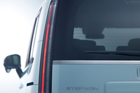 縦型リアコンビランプは、初代および2代目へのオマージュとしてデザインされている。