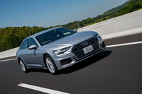 モデルチェンジでずいぶんお高くなってしまった「アウディA6」。600万円台という中古車価格は絶対的には安くはないが、1年半前に新車が1000万円以上したことを考えると、なかなか……!