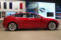 全長は米国仕様車の値で4694mm。ホイールベースは2875mmとなっている。