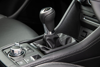 操作感のよさが好印象だった6段MT。今回の改良により、ディーゼルモデルだけでなく、ガソリンモデルのFF車でもMT仕様が選べるようになった。