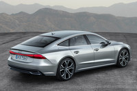 「アウディA7スポーツバック」のリアビュー。エッジの立ったプレスラインを走らせるのは、プロダクトの精密さや高級感を表すうえで有効な手法だ。