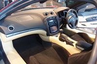 インテリアは基本的にベース車と変わらない。カーナビやETC車載器、バックカメラなどが標準装備される。