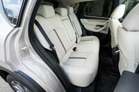 「25S Sパッケージ」と「XD SP」を除き、リアシートにもシートヒーターを採用。後席の乗員向けにも、エアコンの吹き出し口やUSB Type-Cポート(2口)が用意される。