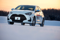 【テスト条件】
	(※1)制動初速度:20km/h/氷路面温度:-1.2℃/テスト車両:2022年「トヨタ・ヤリス ハイブリッド」 
	(※2)旋回半径:7m/氷路面温度:-0.5℃/テスト車両:2022年「トヨタ・ヤリス ハイブリッド」