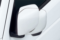 電動格納式リモコンドアミラーが「キャリイKX」「スーパーキャリイX」「「スーパーキャリイXリミテッド」に標準装備とされた。