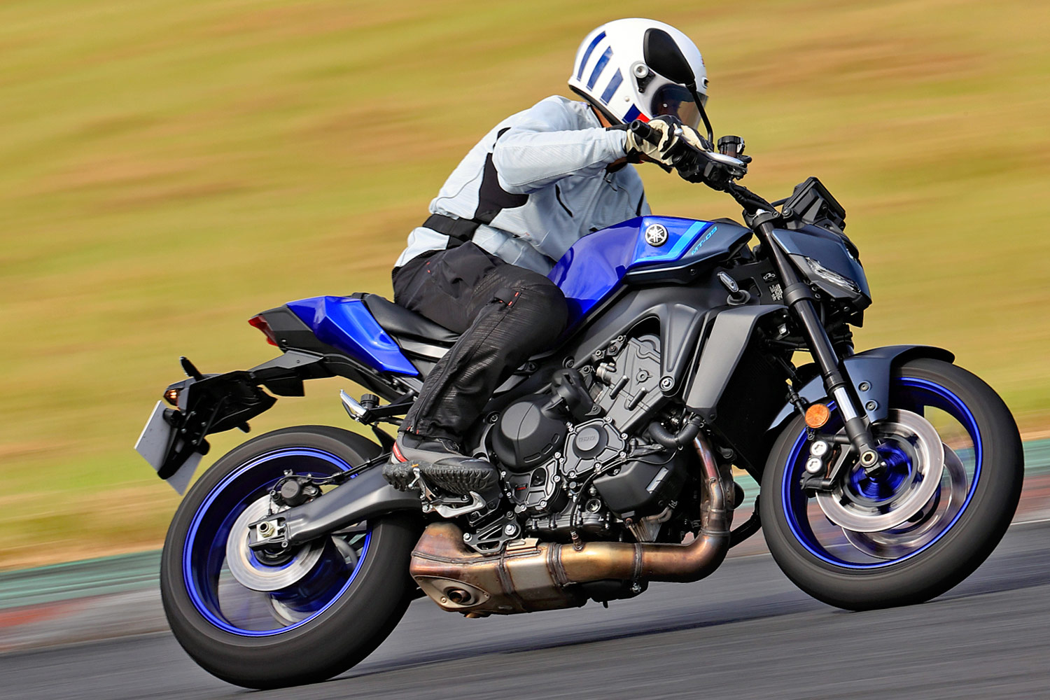 ヤマハMT-09 Y-AMT ABS（6AT）【レビュー】 ノスタルジーをもブッ