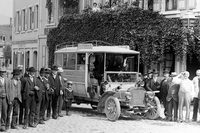 1905年に、ドイツのゲルンスバッハとバーデン・バーデンをつなぐ路線に登場したバス。キャビンの窓にガラスが使われているのが分かる。
