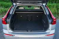 ラゲッジルームの容量は、5人乗車時で505リッター、後席をたたんだ状態で1432リッターとなっている。(写真をクリックすると、シートの倒れる様子が見られます)