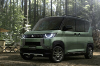2023年初夏に発売予定の新型軽「三菱デリカミニ」。しょせん“なんちゃってタフ車”などと笑えない、クールなたたずまいを見せる。