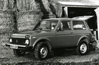 アフトワズが1977年に発売した「ラーダ・ニーヴァ」。「フィアット124」をベースに専用のドライブトレインを採用した本格オフロードカーだった。(写真=Newspress)