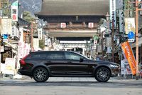 試乗会が行われたのは、2018年1月中旬のこと。善光寺の参道には、「賀正」や「謹賀新年」といったのぼりが、まだ数多く立っていた。取材陣もまずは道中の安全を祈願。