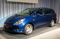 トヨタ、7人乗りのピープルムーバー「ウィッシュ」を発表の画像