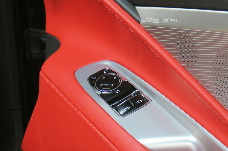 日本からの熱い要望で実現した電動可動式ドアミラー。ところ変われば駐車の作法も変わるということで、中野氏は「なんでそんな装備が必要なの?」と首をかしげるGMスタッフに、日本のパーキング事情を説明するのに苦労したとか。