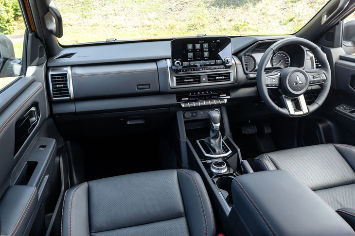 三菱トライトンGSR(インストゥルメントパネル)