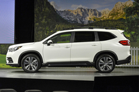 スバルが3列シートの新型SUV「アセント」を発表の画像