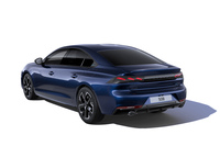 「508 GTハイブリッド」のリアビュー。シーケンシャルウインカーを備えた3本爪デザインのリアコンビランプが採用される。