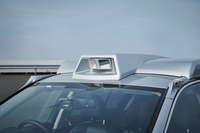 日産の試作車に搭載されるLiDAR。レーザーの反射によって対象物の形状、対象物との距離を測定できるセンサーで、ミリ波レーダーなどより精緻な計測を可能としている。