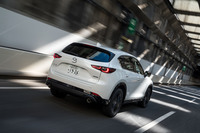 運転支援システムでは、全車速域(MT車は30km/h以上)で使用可能な操舵支援機能付き前走車追従走行機能「クルージング&トラフィックサポート」の採用がトピックだ。