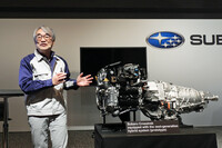 新しいハイブリッドシステムの概要を説明する、スバルの藤貫哲郎専務兼CTO。