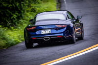 「A110 GT」の走行シーン。1.8リッター直4ターボエンジンは全域でトルクの厚みが増し、走りだしから力強さが違う。マイナーチェンジによって、アルピーヌシャシーの乗り心地がよりスムーズになった印象も覚えた。