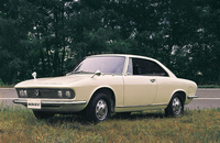 1967年の東京モーターショーに「RX87」の名で出展されたプロトタイプ。ヘッドライトがコンシールドタイプ(格納式)で、フロントドアに三角窓があった。