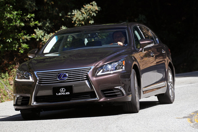 【スペック】LS600hL:全長×全幅×全高=5210×1875×1480mm/ホイールベース=3090mm/駆動方式=4WD/5リッターV8DOHC32バルブ(389hp/6400rpm、53.1kgm/4000rpm)+交流同期電動機(221hp、30.6kgm)(北米仕様車)
