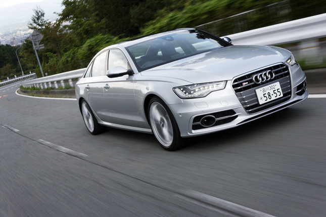 【スペック】S6:全長×全幅×全高=4930×1875×1445mm/ホイールベース=2910mm/車重=2040kg/駆動方式=4WD/4リッターV8DOHC32バルブターボ(420ps/5500-6400rpm、56.1kgm/1400-5200rpm)/価格=1180万円(テスト車=1262万円/プレセンスパッケージ=45万円/電動チルト式2ウェイガラスサンルーフ=21万円/アウディ パーキングアシスト&サラウンドビューモニター=16万円)