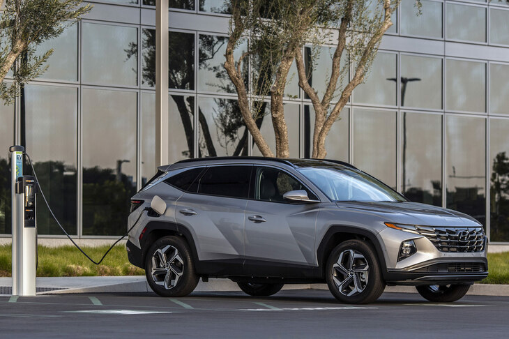 ヒョンデの「ツーソン プラグインハイブリッド」。保守的なイメージの強い米国のマーケットだが、今では日産のライバルの多くがHEVやPHEVを導入している。