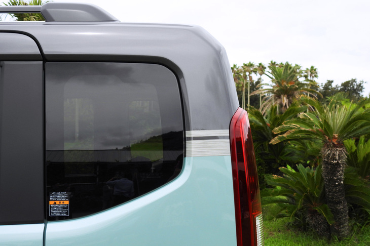 スズキ・スペーシア ギア ハイブリッドXZターボ(Dピラー)