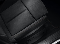 「DS 7クロスバック」の特別仕様車「パフォーマンスライン」再々発売の画像