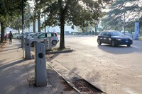 2025年12月、クリスマス前のシエナでも、使われていない充電ステーションが目立つ。